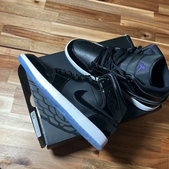 Jordan | Shoes | Air Jordan Space Jam Mid Se | Poshmark display picture 1